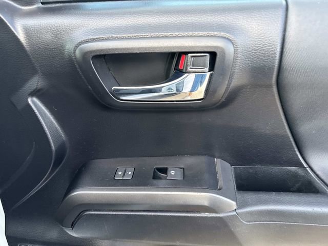 Used 2020 Toyota Tacoma TRD Off-Road image 15