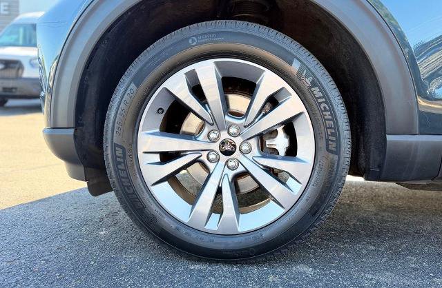 Certified 2023 Ford Explorer XLT w/ Equipment Group 202A AWD/4WD image 3