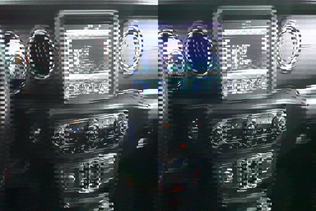 Used 2020 Jeep Wrangler Unlimited Sahara image 15