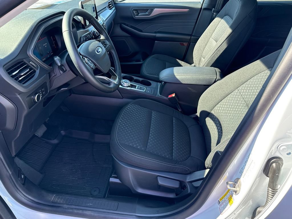 Certified 2026 Ford Escape Active w/ Cold Weather Package FWD image 9