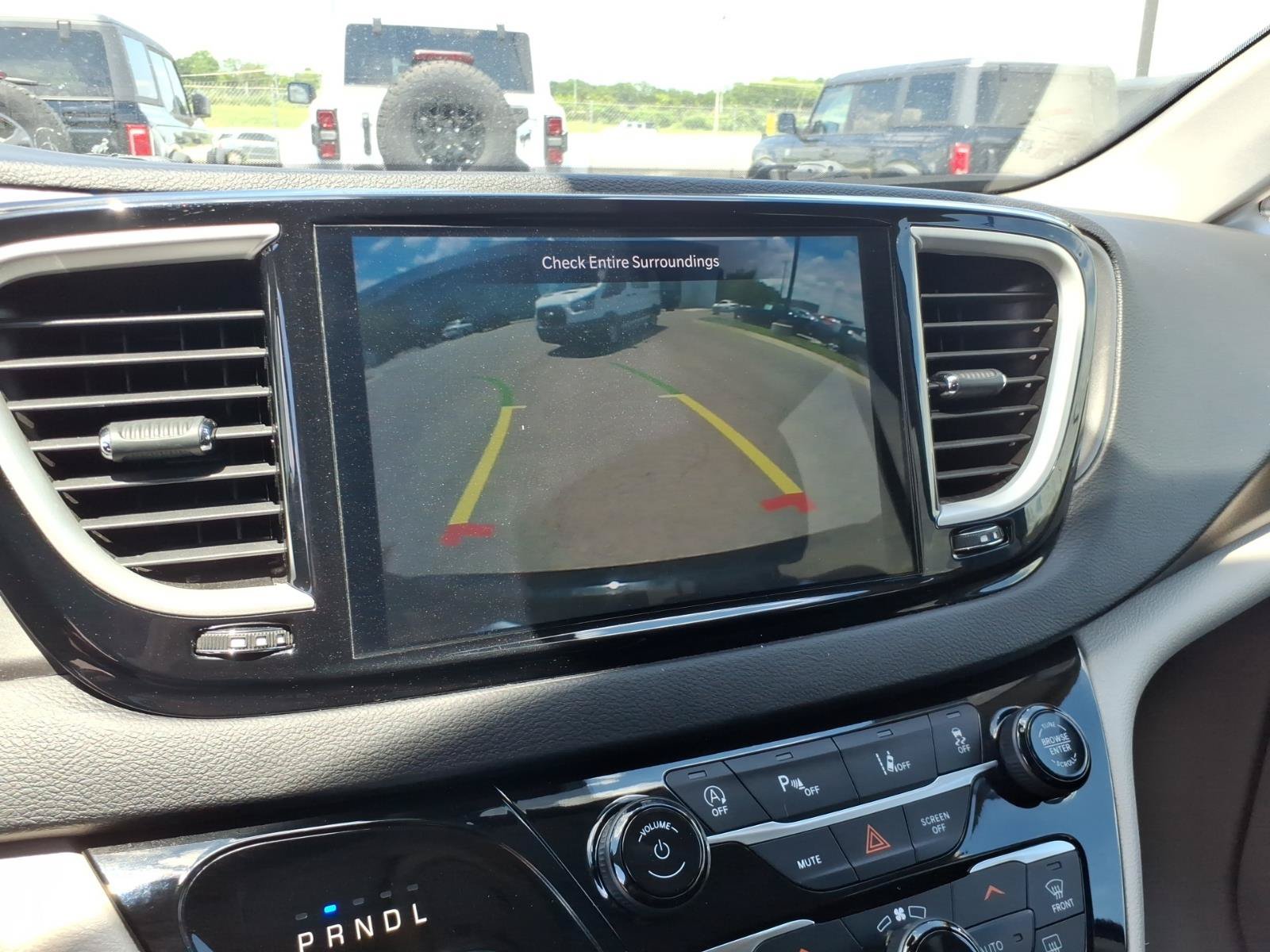 Used 2023 Chrysler Pacifica Touring-L FWD image 21