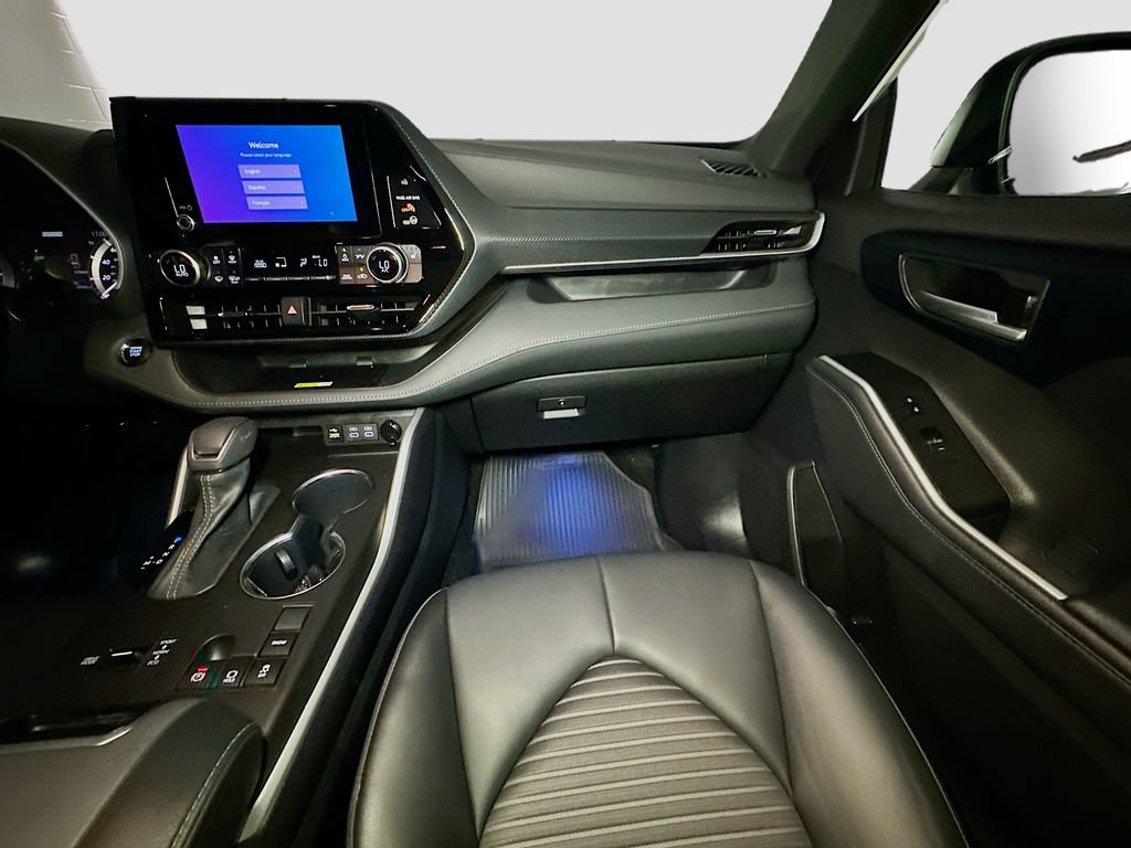Used 2023 Toyota Highlander XSE FWD image 33