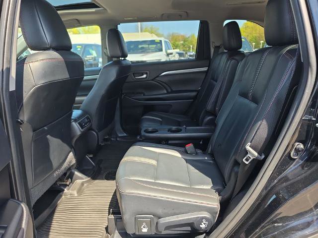 Used 2019 Toyota Highlander SE AWD/4WD image 17
