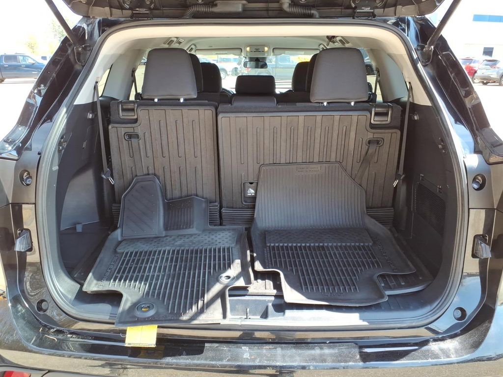 Used 2022 Toyota Highlander L AWD/4WD image 13