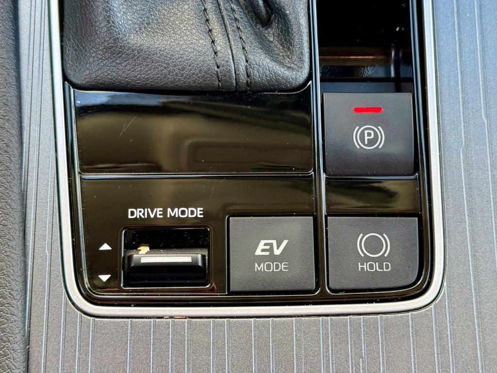 Used 2025 Toyota Sienna LE FWD image 31