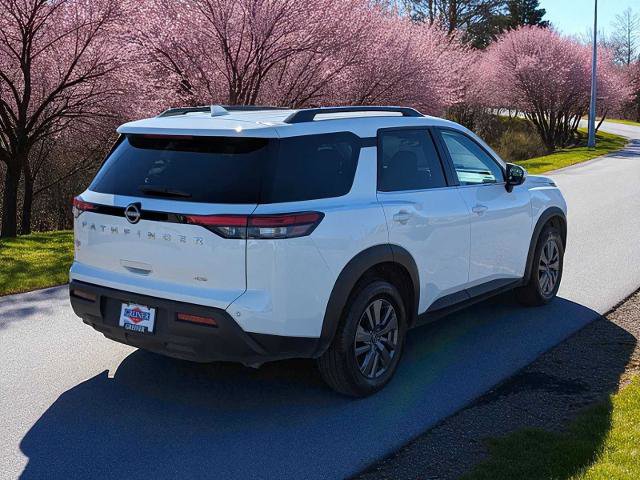 Used 2025 Nissan Pathfinder SV image 6