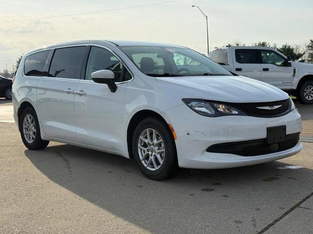 Used 2022 Chrysler Voyager LX FWD image 8