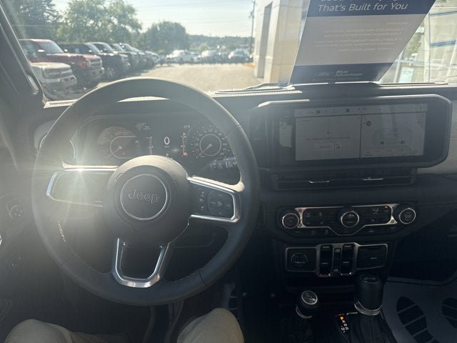 Used 2024 Jeep Wrangler Unlimited Sahara AWD/4WD image 13