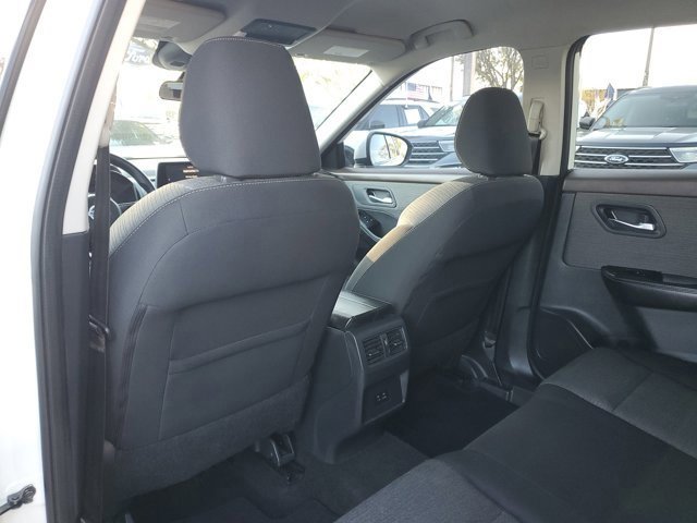 Used 2021 Nissan Rogue SV image 10