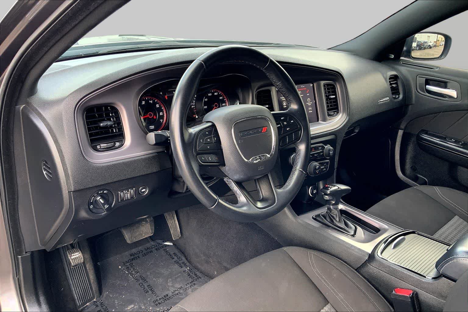 Used 2023 Dodge Charger SXT w/ Blacktop Package AWD/4WD image 18