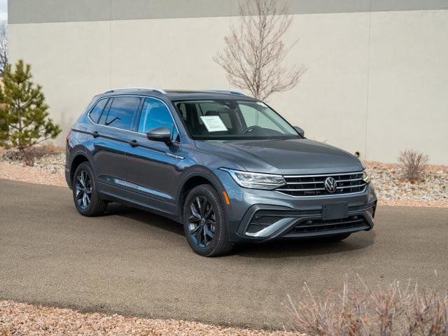 Used 2023 Volkswagen Tiguan SE w/ Panoramic Sunroof Package image 8