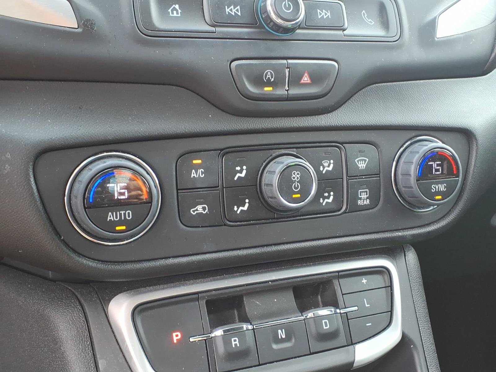 Used 2024 GMC Terrain SLE w/ Driver Convenience Package FWD image 9