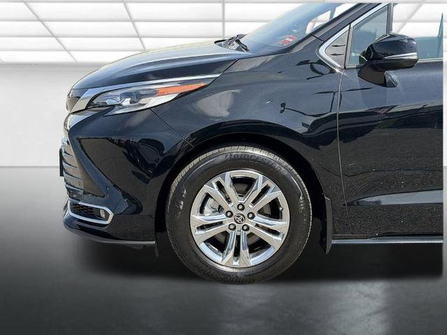 Used 2023 Toyota Sienna Platinum AWD/4WD image 24