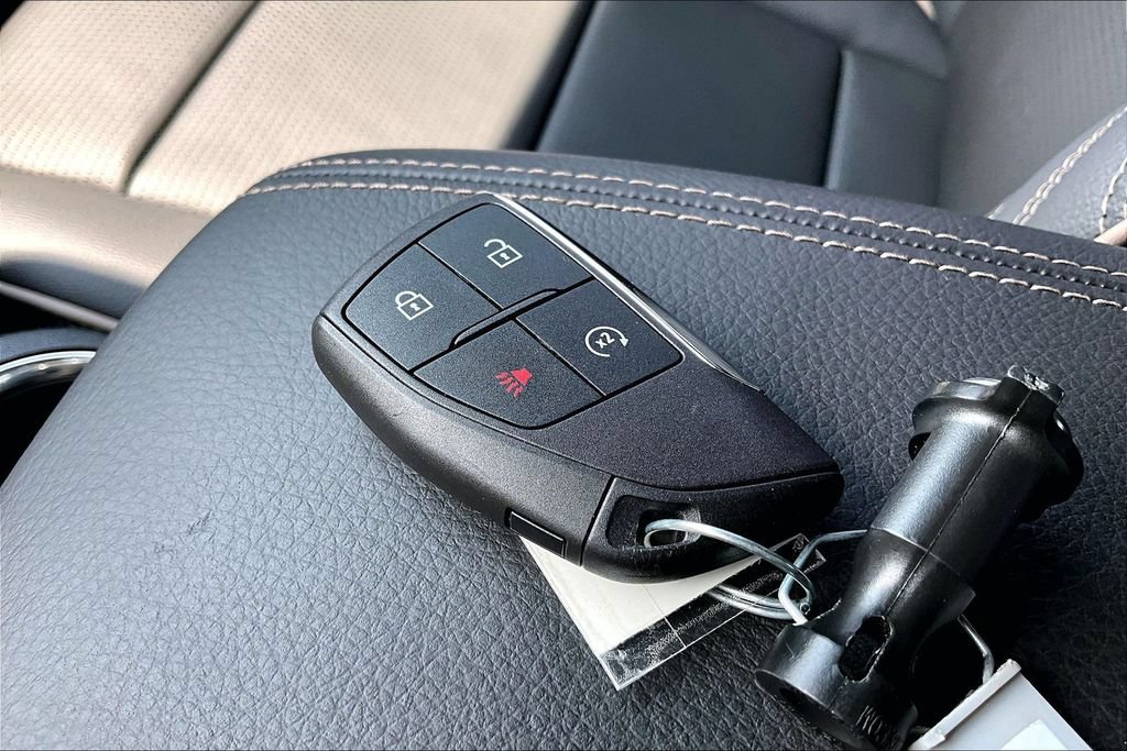 Used 2024 GMC Canyon Denali AWD/4WD image 11