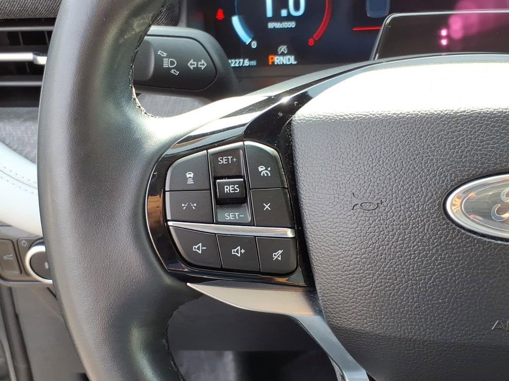 Certified 2025 Ford Explorer Platinum w/ Ultimate Package AWD/4WD image 19