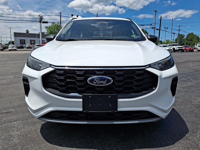Certified 2023 Ford Escape ST-Line w/ Tech Pack #1 AWD/4WD image 2