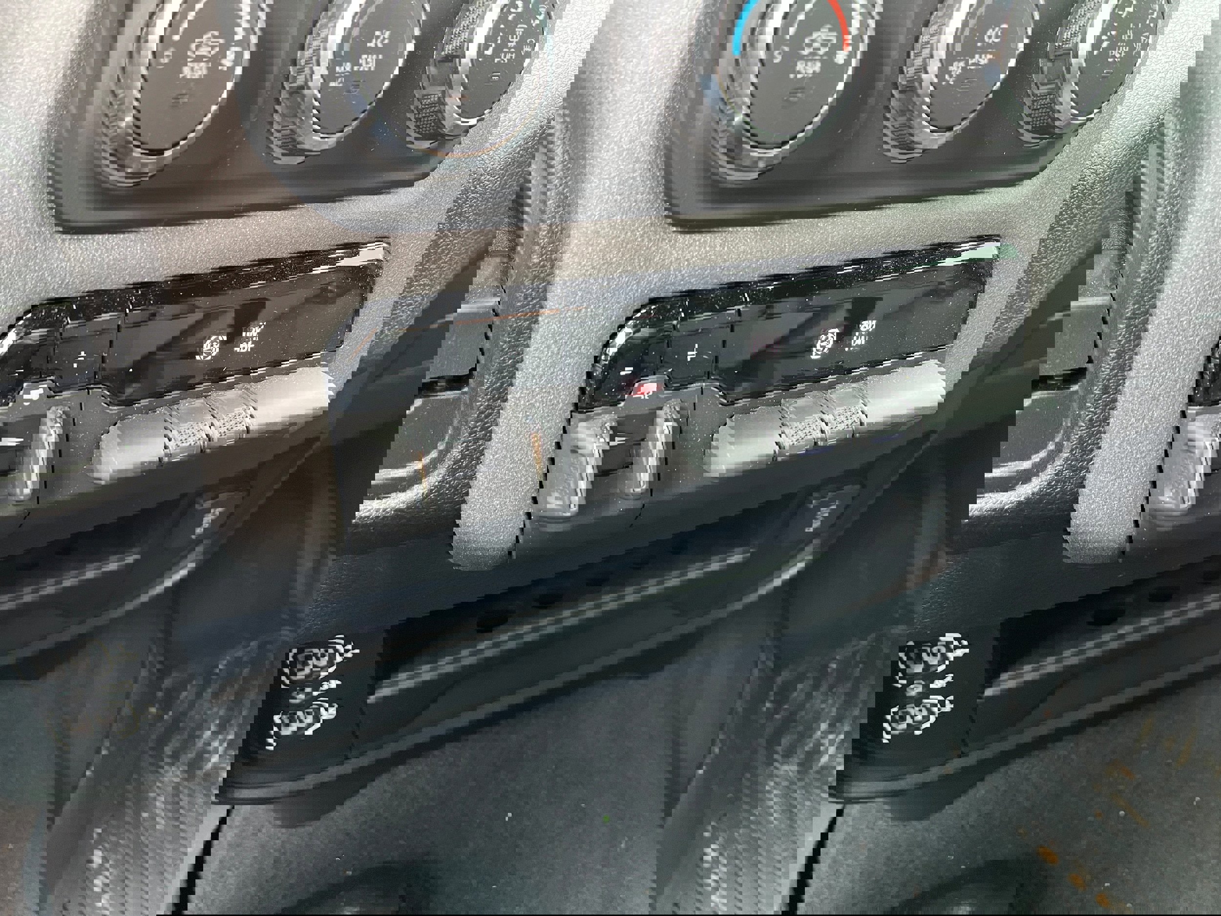 Used 2024 RAM 2500 Tradesman w/ Chrome Appearance Group image 23