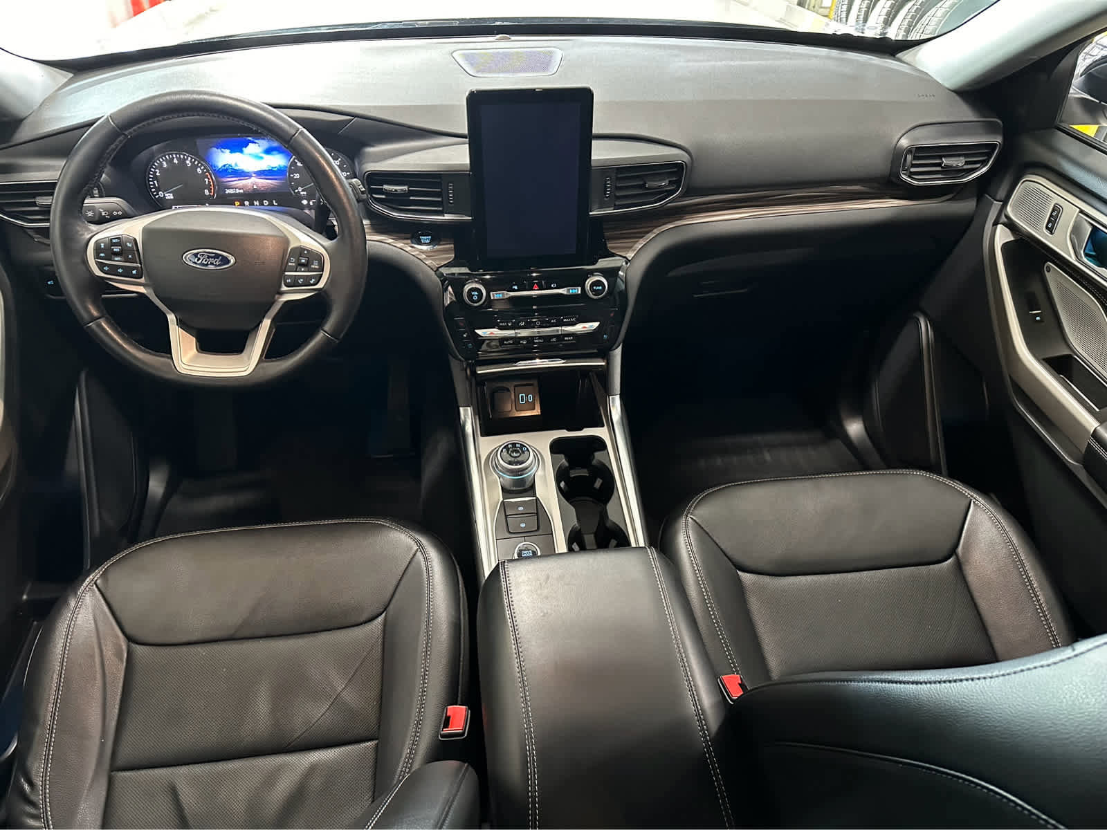 Certified 2023 Ford Explorer Limited w/ Limited Technology Package image 16