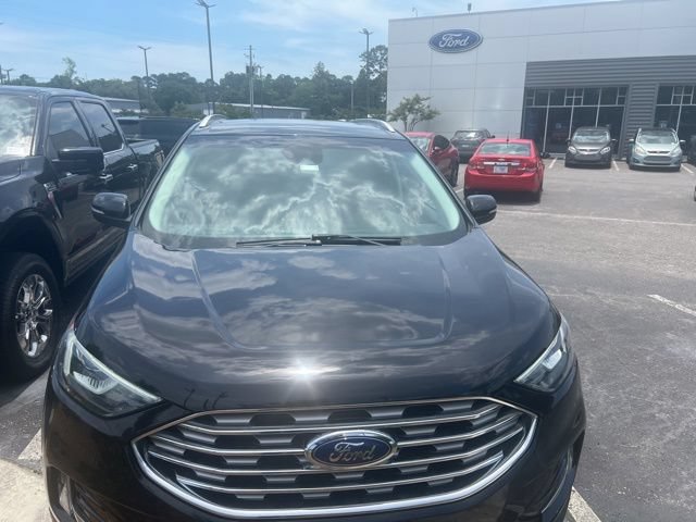 Certified 2019 Ford Edge Titanium w/ Cold Weather Package AWD/4WD image 3