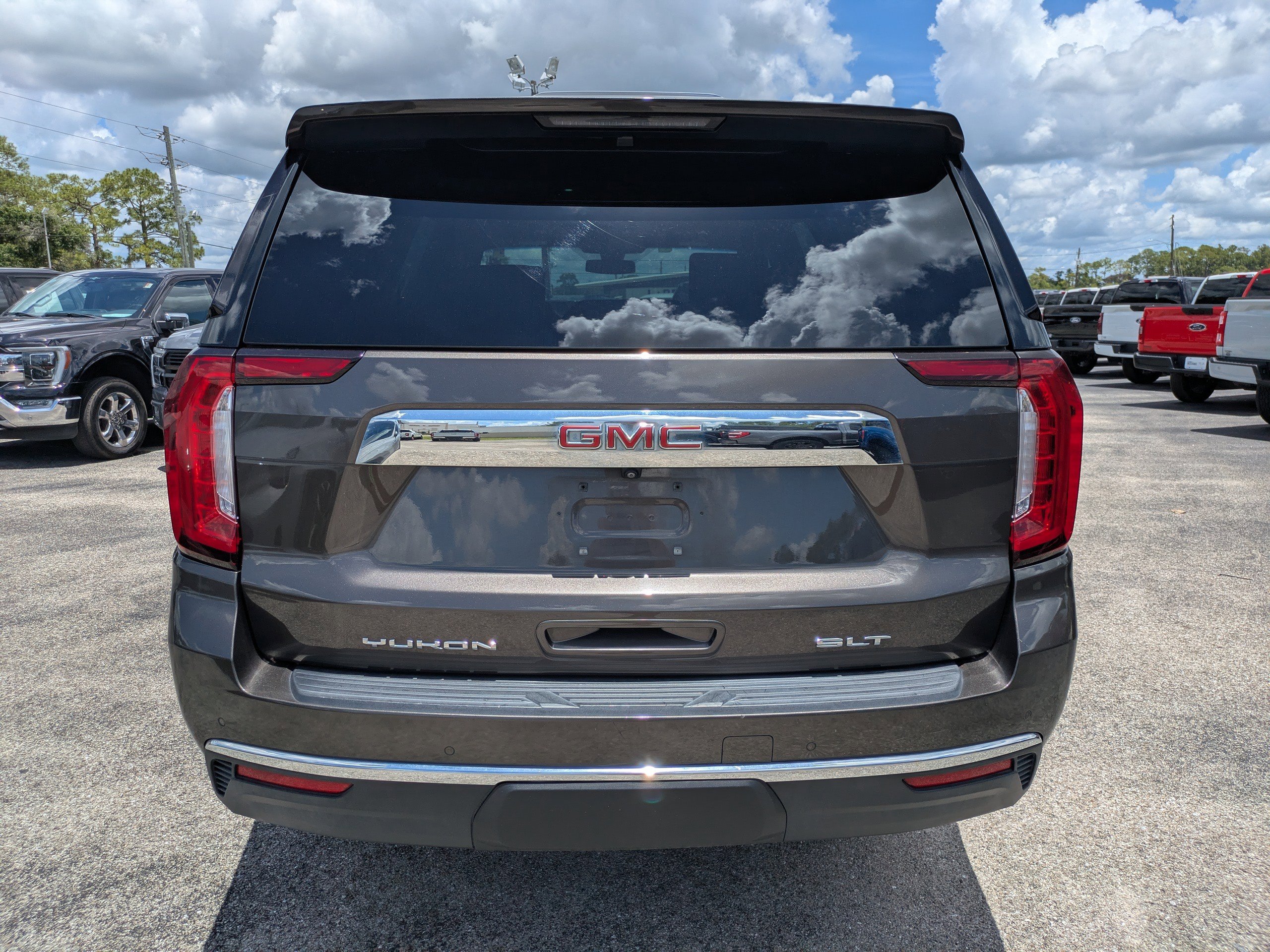 Used 2021 GMC Yukon SLT w/ SLT Premium Package AWD/4WD image 5