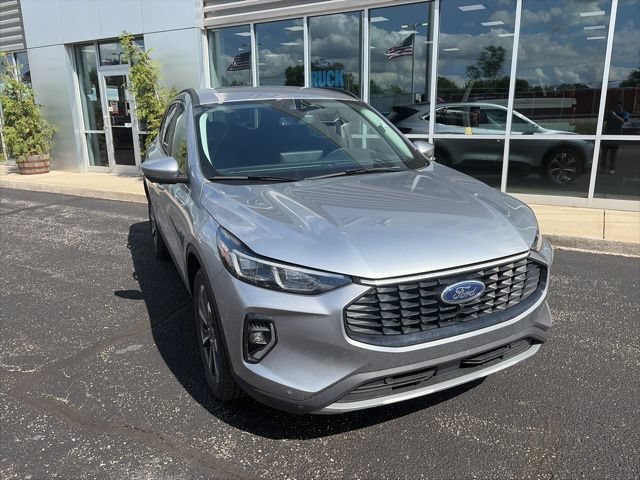 Certified 2023 Ford Escape Platinum AWD/4WD image 2