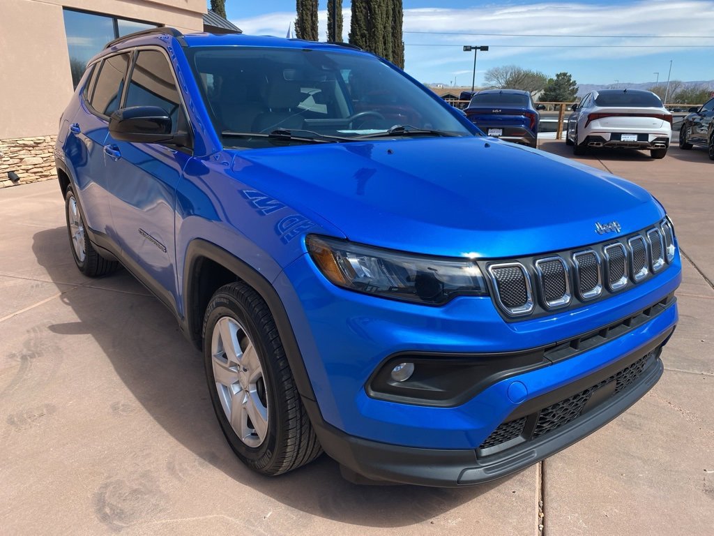 Used 2022 Jeep Compass Latitude image 10