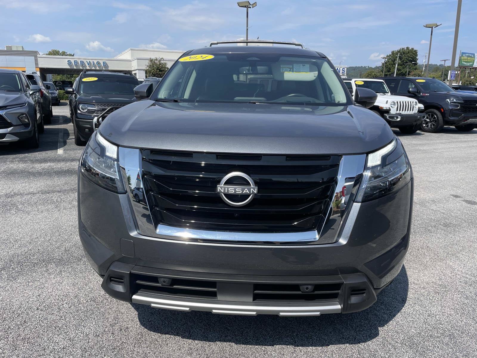 Used 2024 Nissan Pathfinder Platinum w/ Cargo Package FWD image 9