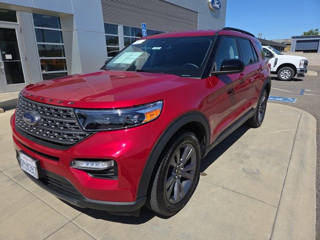 Certified 2024 Ford Explorer XLT w/ Equipment Group 202A AWD/4WD image 1