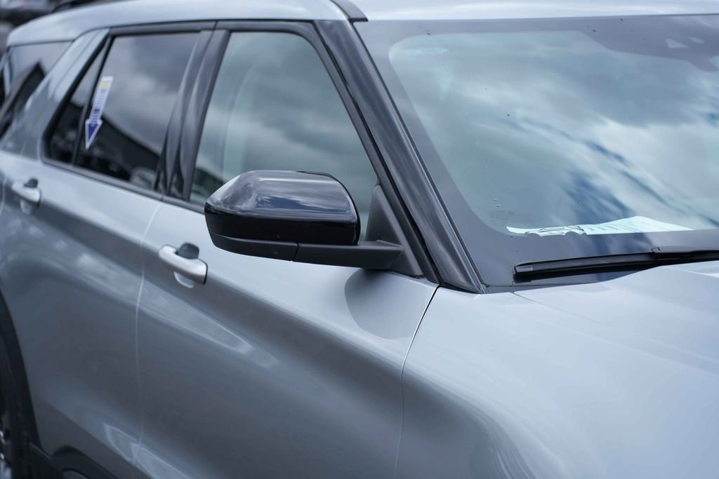 Certified 2023 Ford Explorer XLT w/ Equipment Group 202A image 9