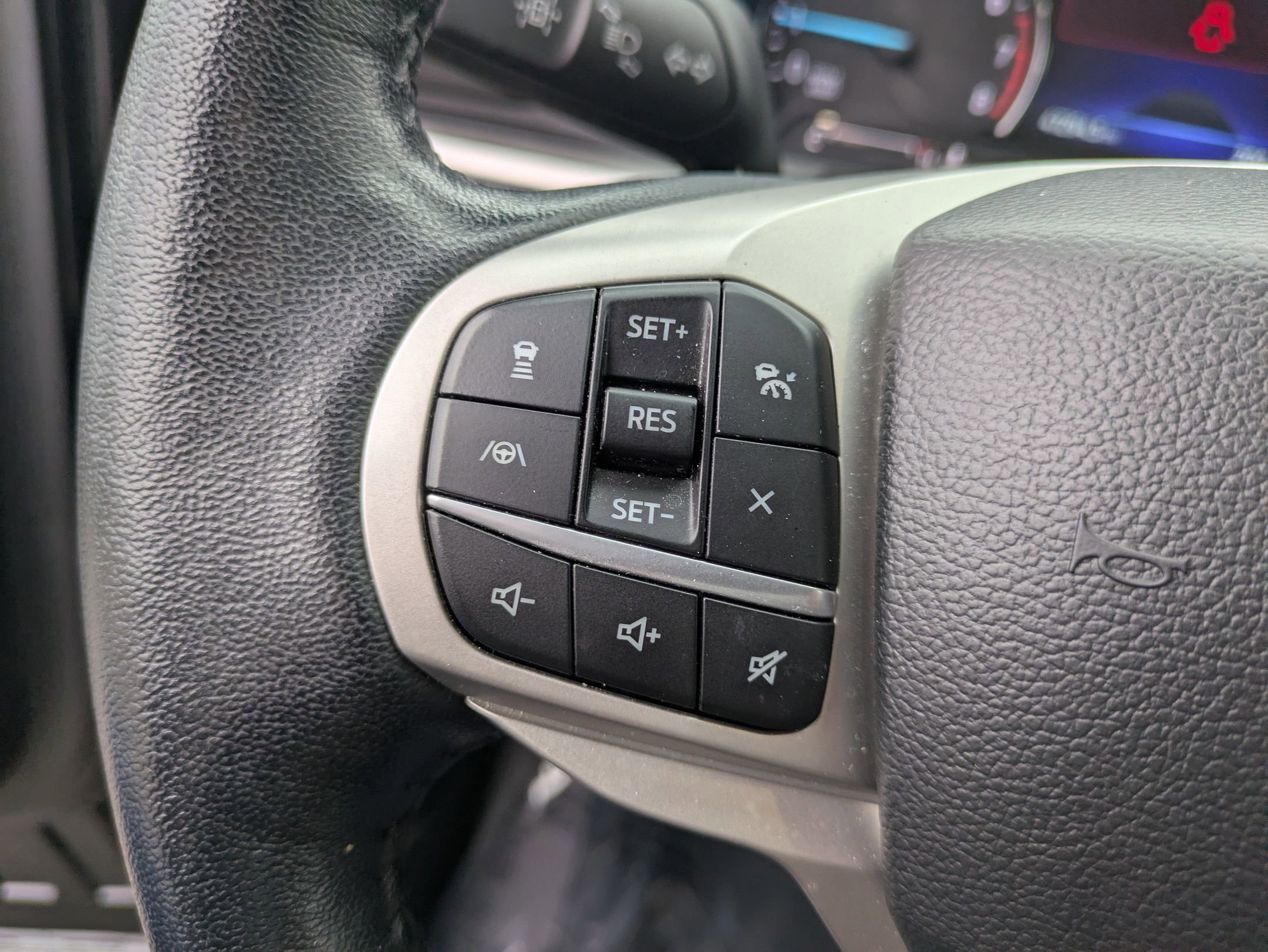 Certified 2022 Ford Explorer XLT w/ Equipment Group 202A image 18