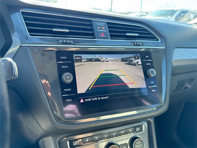 Used 2018 Volkswagen Tiguan SE w/ Panoramic Sunroof Package image 28