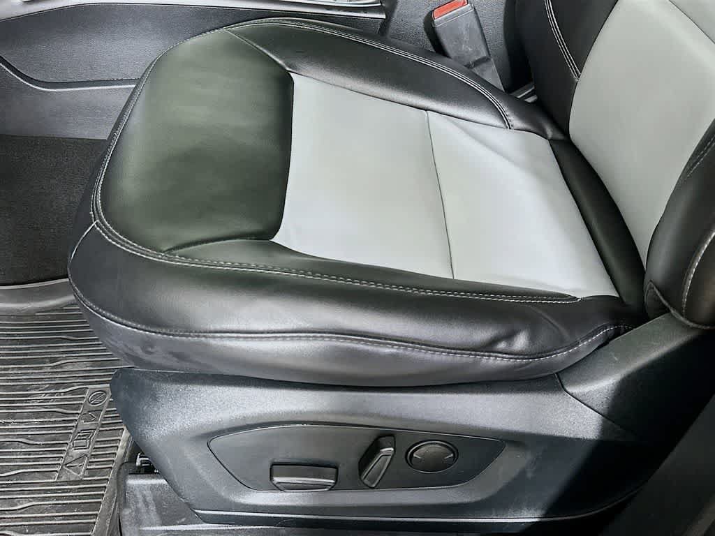 Certified 2022 Ford Explorer XLT w/ Equipment Group 202A AWD/4WD image 31