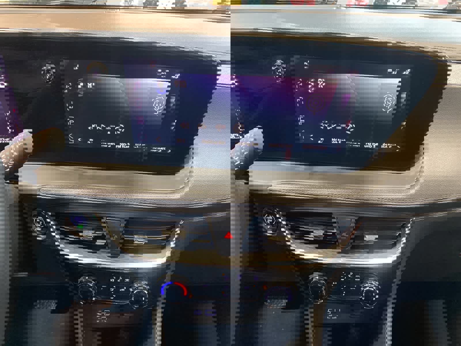 Used 2024 Buick Encore GX Sport Touring image 12