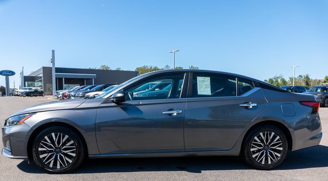 Used 2024 Nissan Altima 2.5 SV FWD image 9