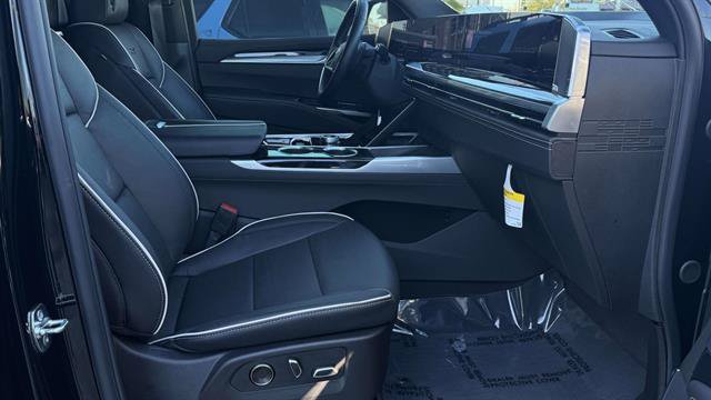 Used 2025 Cadillac Escalade ESV Sport w/ Touring Package AWD/4WD image 23