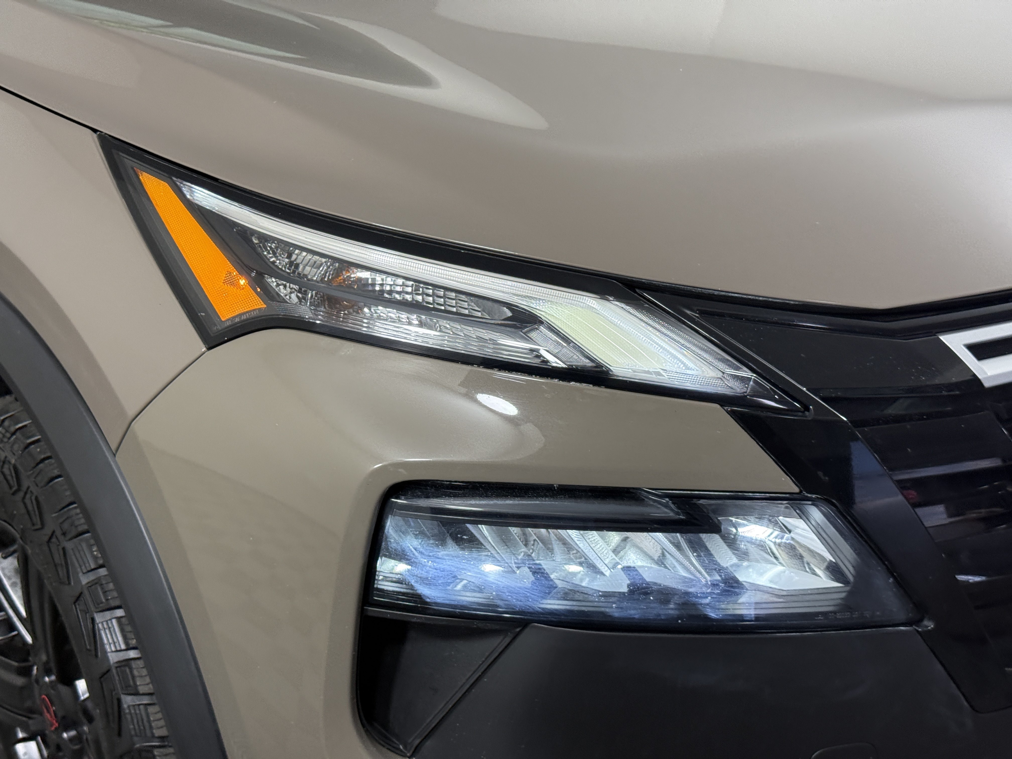 Used 2025 Nissan Rogue SV AWD/4WD image 8