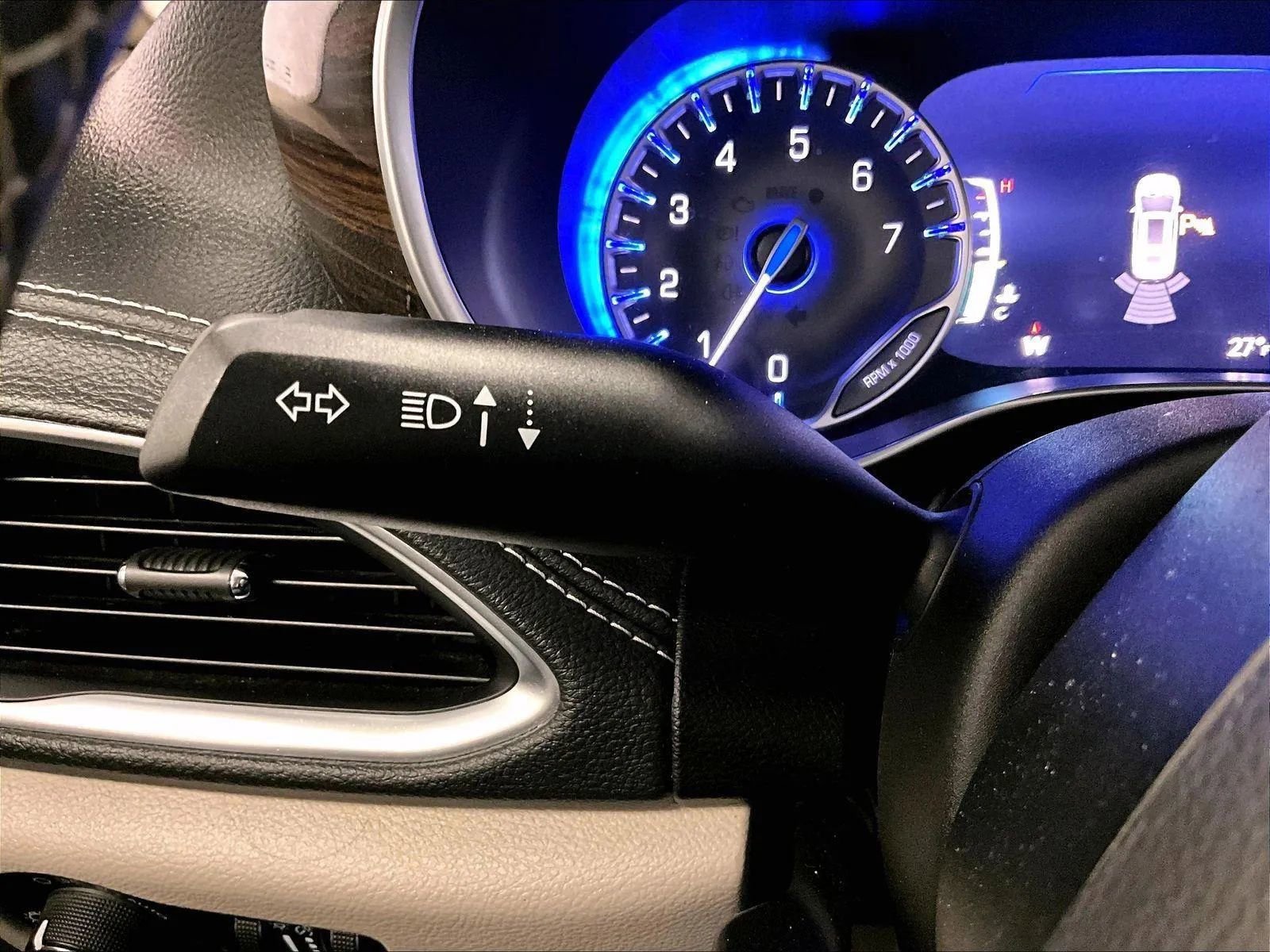 Used 2023 Chrysler Pacifica Limited FWD image 31
