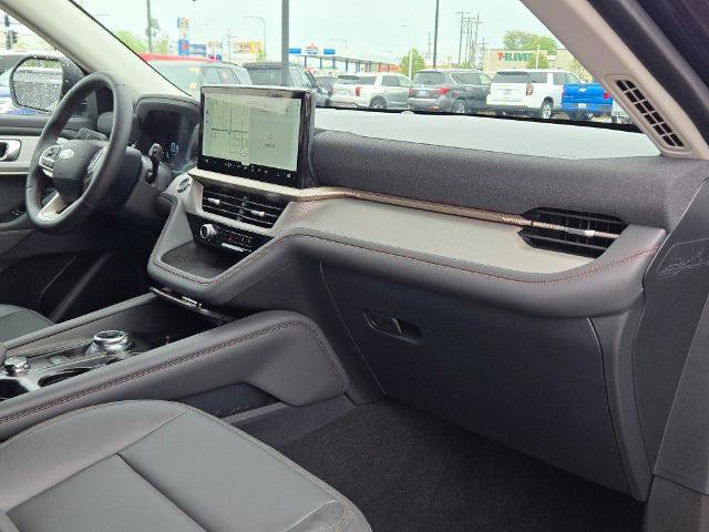 Certified 2025 Ford Explorer Active w/ Active Comfort Package AWD/4WD image 7