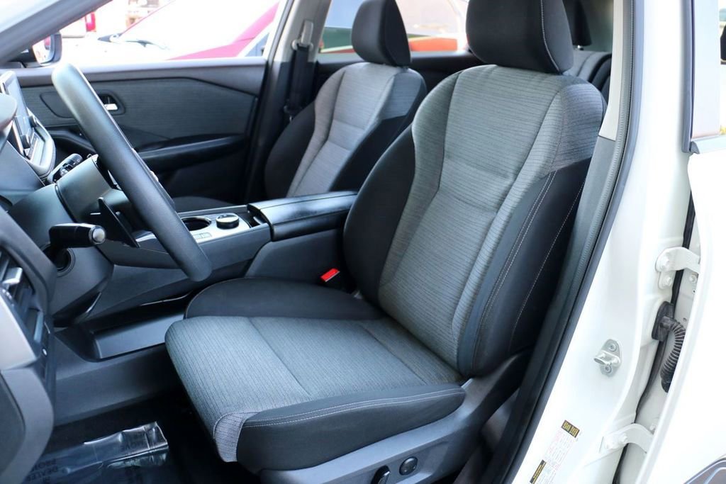 Used 2023 Nissan Rogue SV image 17