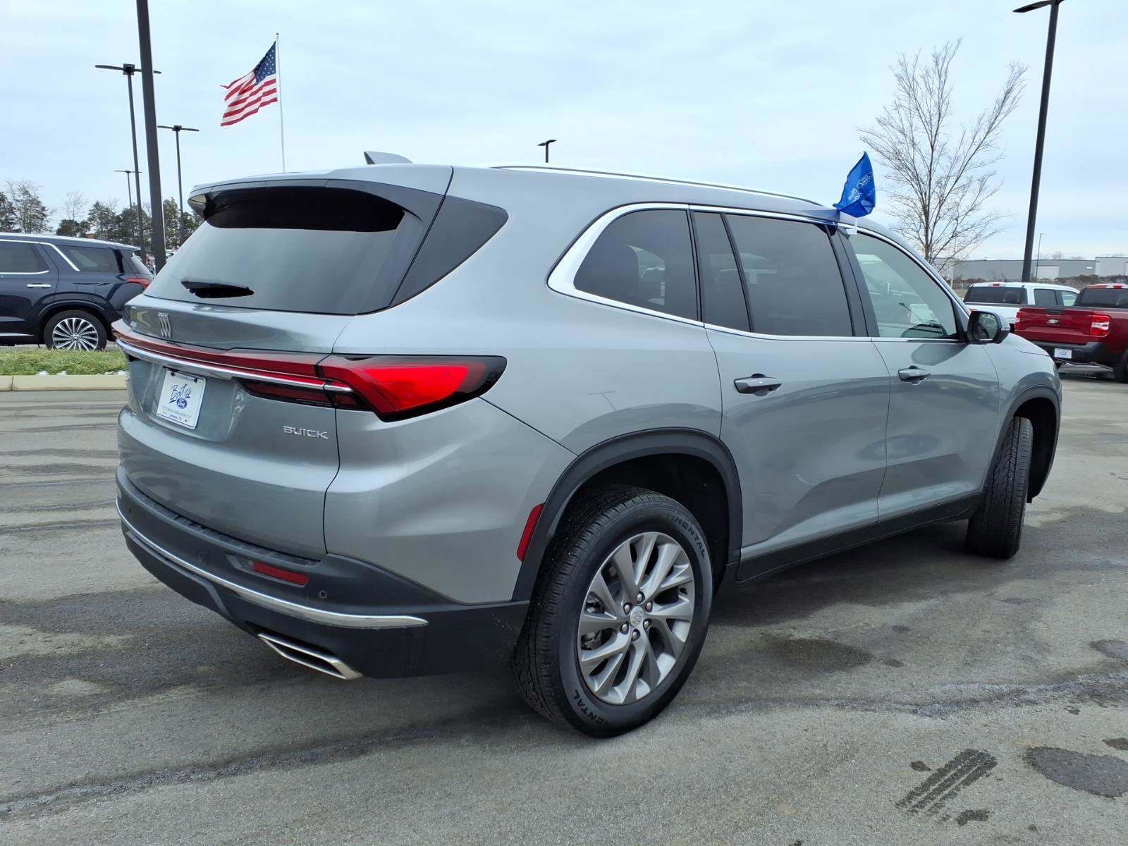 Used 2025 Buick Enclave Preferred image 5