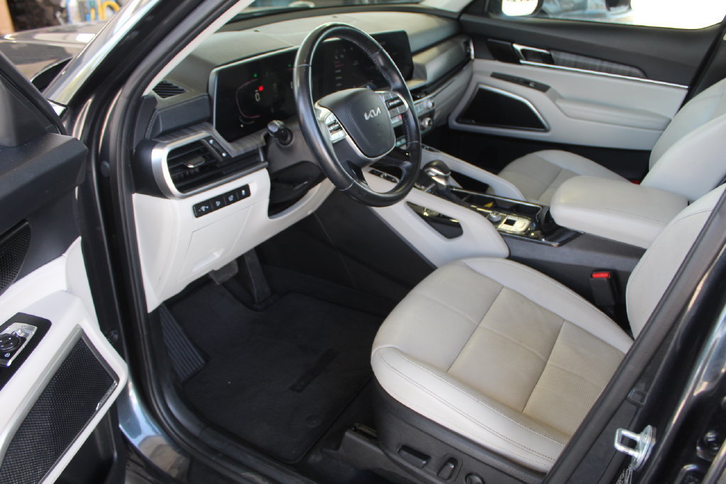 Used 2023 Kia Telluride EX w/ EX Captain's Chair Package FWD image 30