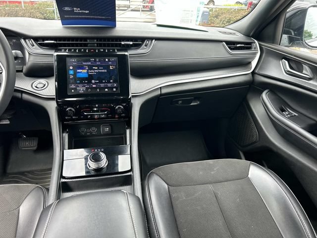 Used 2023 Jeep Grand Cherokee L Laredo AWD/4WD image 15