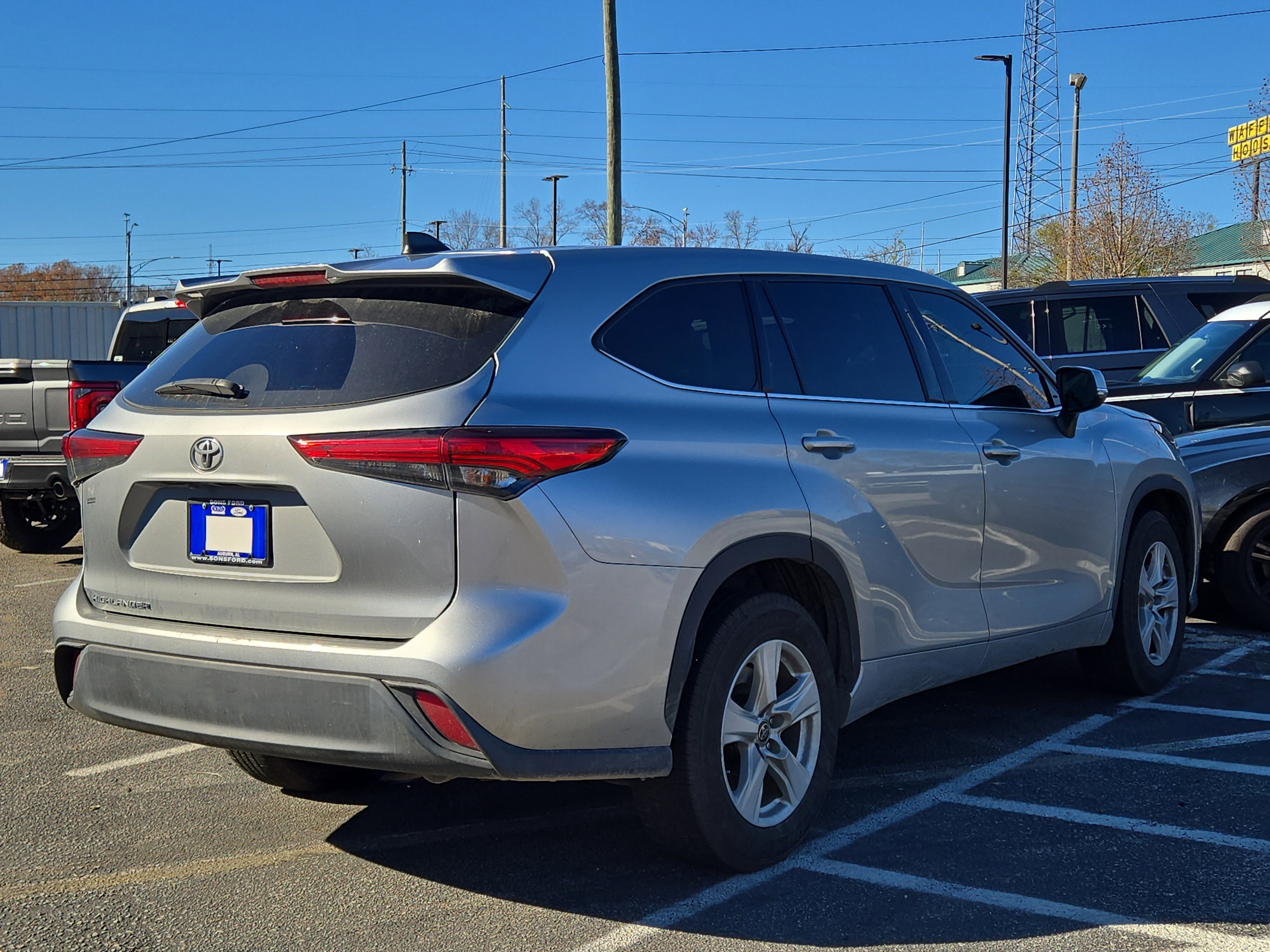 Used 2022 Toyota Highlander L image 4