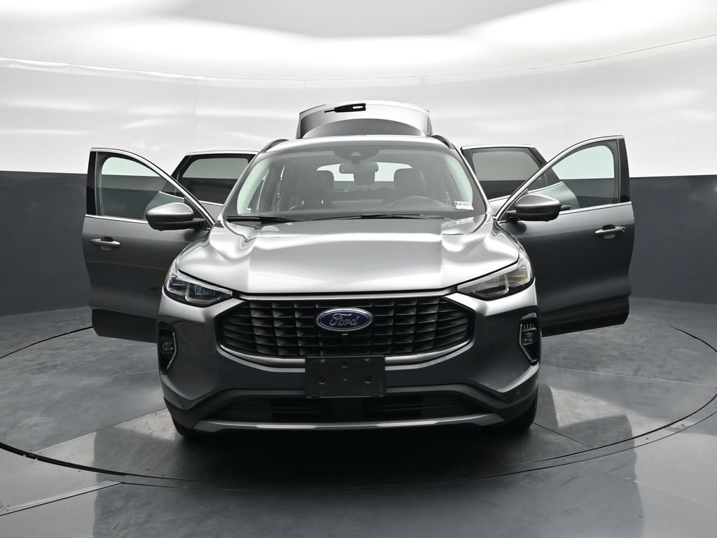 Certified 2023 Ford Escape Platinum w/ Premium Technology Package AWD/4WD image 32