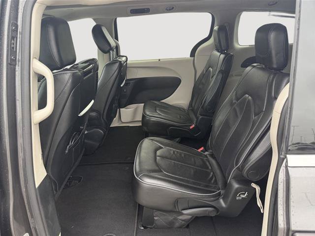 Used 2017 Chrysler Pacifica Limited FWD image 10