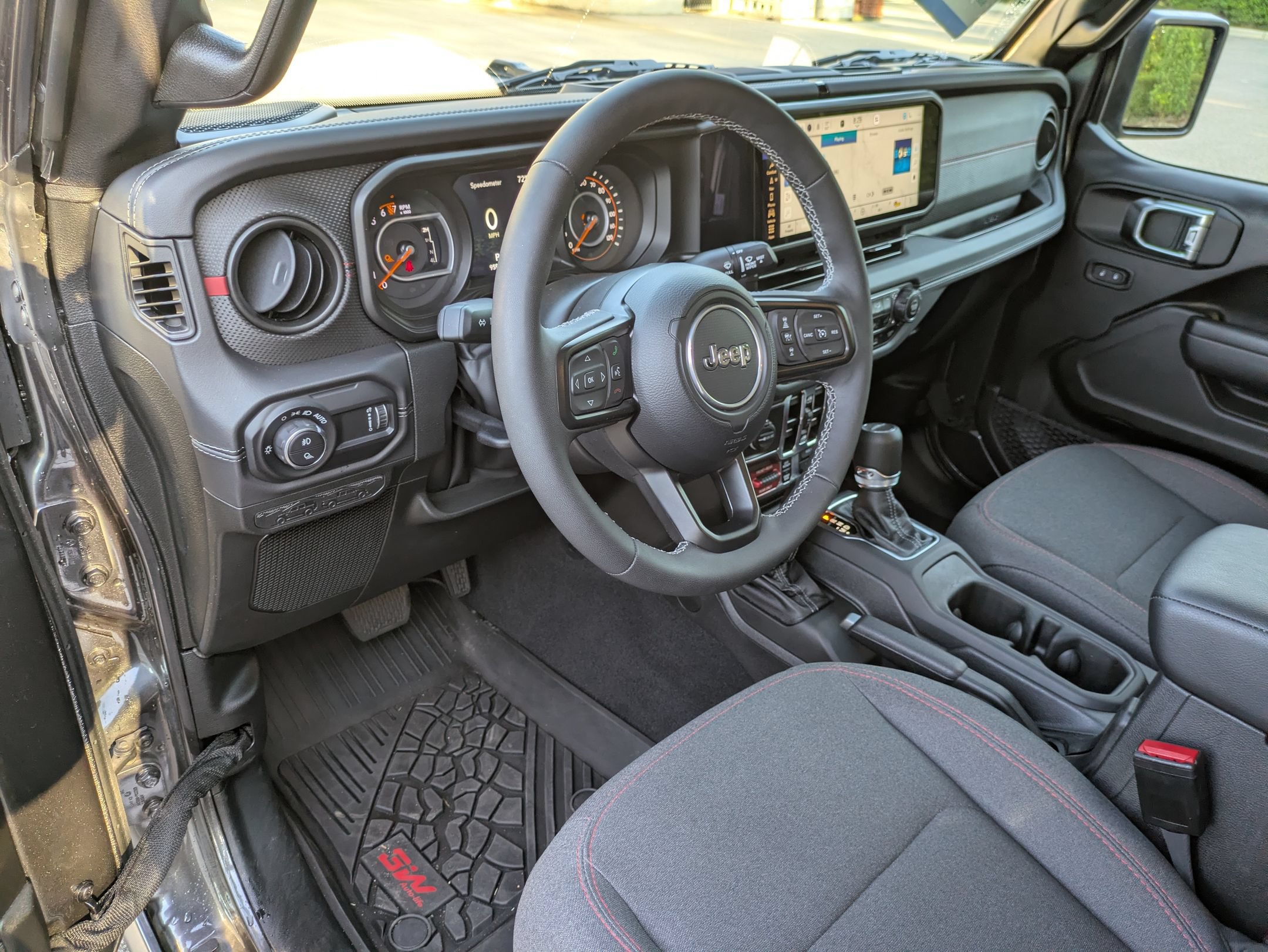Used 2025 Jeep Gladiator Rubicon w/ Safety Group AWD/4WD image 14