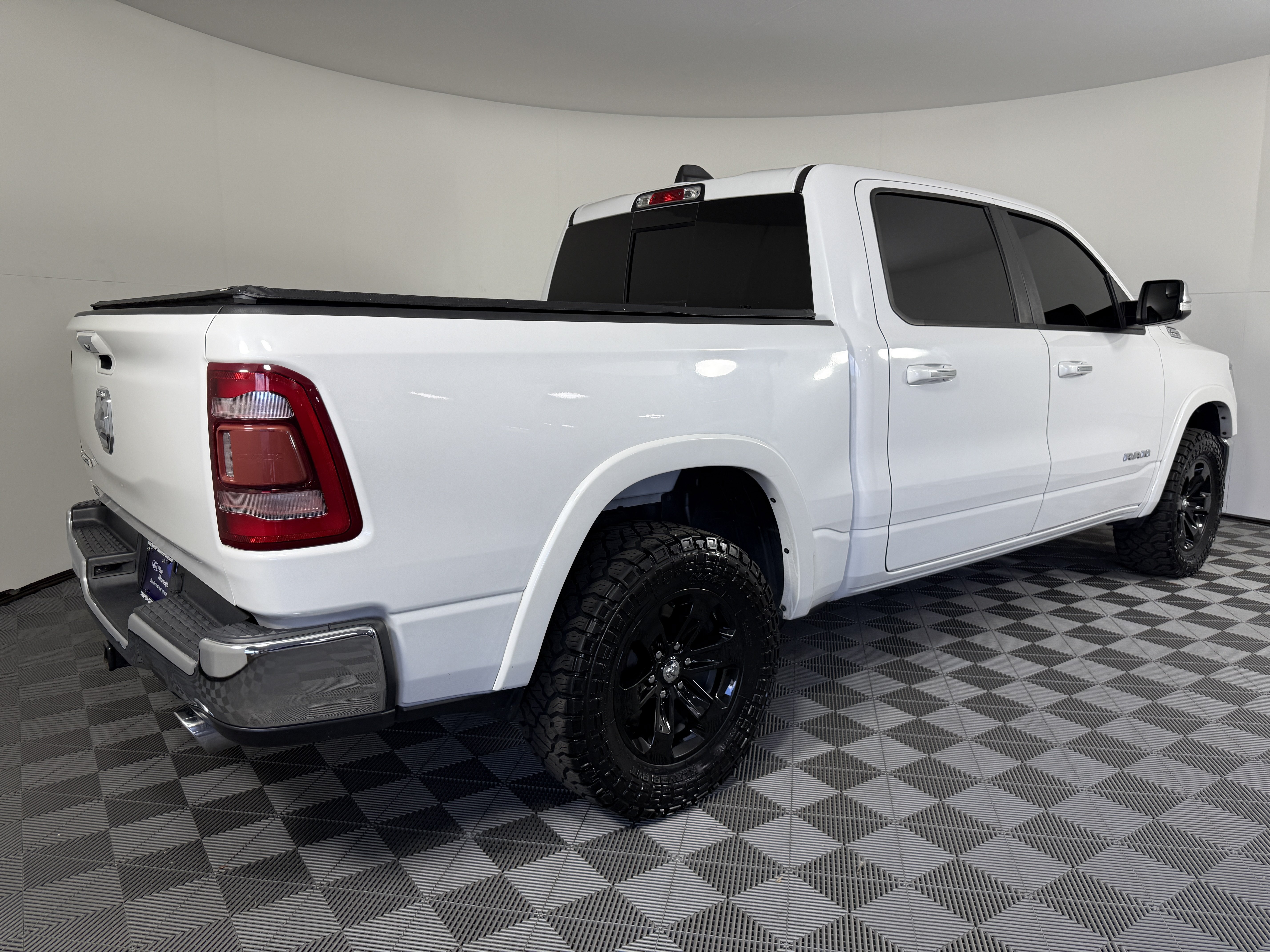 Used 2020 RAM 1500 Laramie RWD image 3