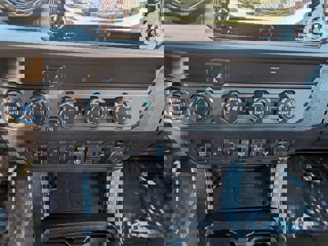 Used 2020 Toyota Tacoma TRD Off-Road image 25