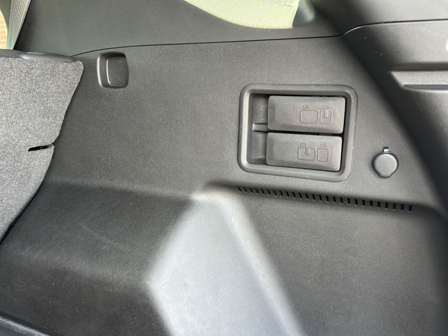 Used 2021 Chevrolet Equinox LT FWD image 26