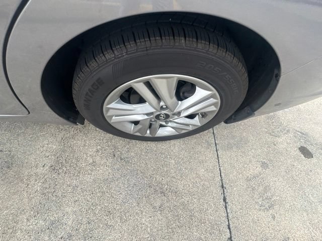 Used 2020 Hyundai Elantra Value Edition w/ Winter Weather Package FWD image 19